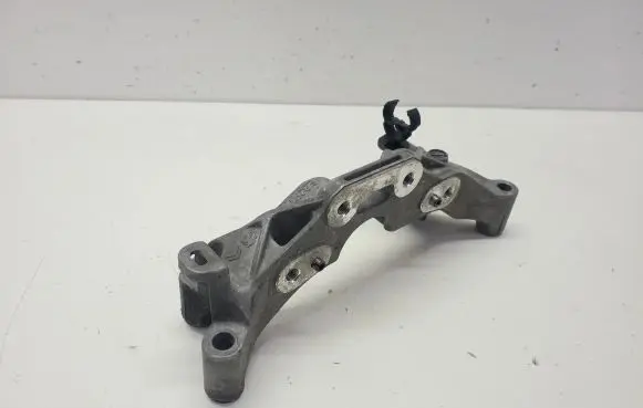 Opel Grandland X Engine mounting bracket 9813582980