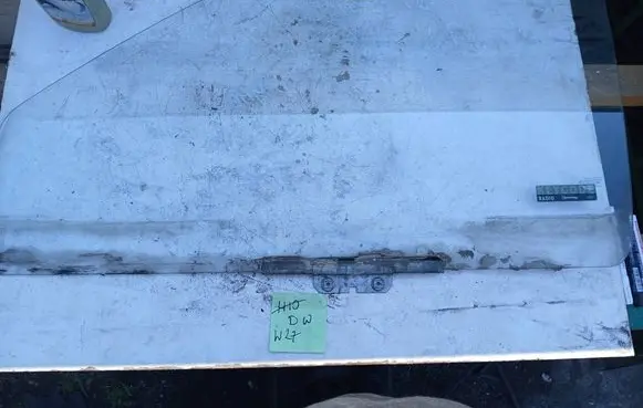 Ford Escort Front door window glass four-door 