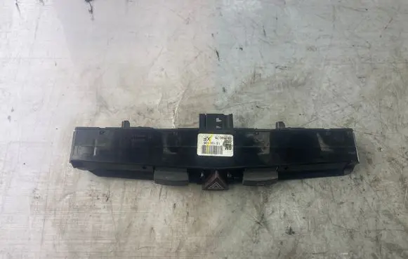 Opel Astra H Hazard light switch 13100105 03758075