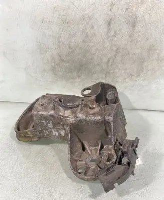 Audi A4 S4 B5 8D Engine mounting bracket 4b0199352b