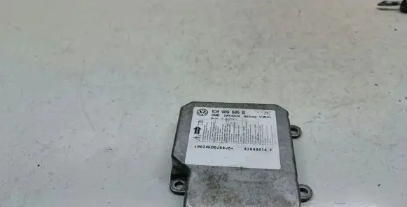 Volkswagen PASSAT B5.5 Airbag control unit/module 1C0909605B