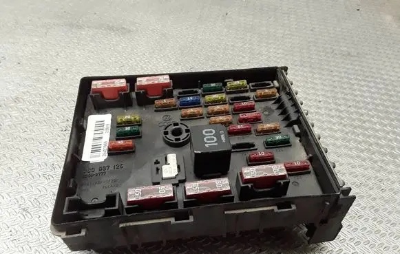 Volkswagen PASSAT B6 Fuse module 3C0937125