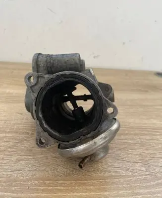 Skoda Octavia Mk2 (1Z) EGR valve 038129637D