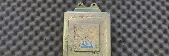 Mitsubishi Carisma Engine control unit/module MD322386 E2T63276 5Y09