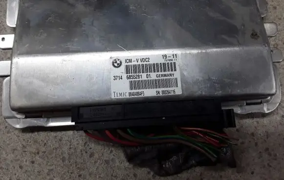BMW 5 F10 F11 Air suspension control unit module (rear) 6855281