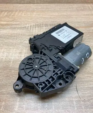 Volkswagen Touareg I Front door window regulator motor 3D1959792B 05074350