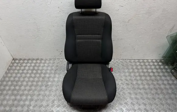 Toyota Avensis T250 Front passenger seat 7110005B10B1