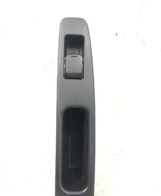Nissan Qashqai Electric window control switch