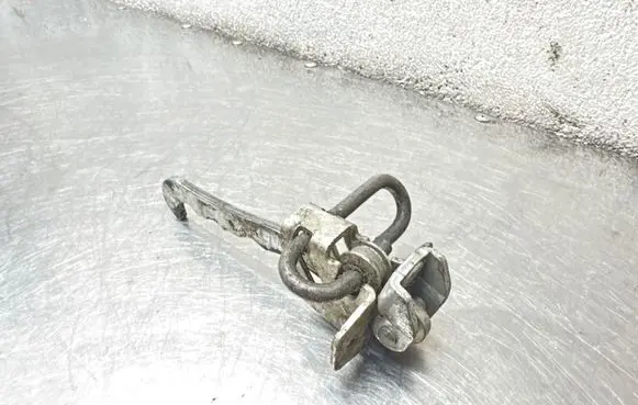 Opel Meriva A Front door check strap stopper 13147255
