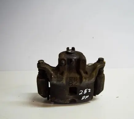 Nissan Juke I F15 Front brake caliper