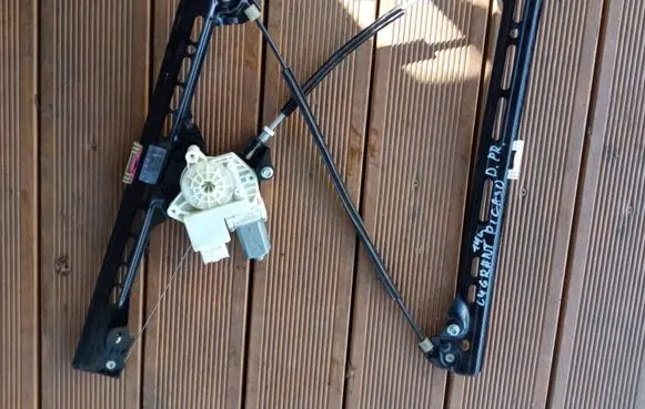 Citroen C4 Grand Picasso Front door window regulator with motor 9675288880 A64352115