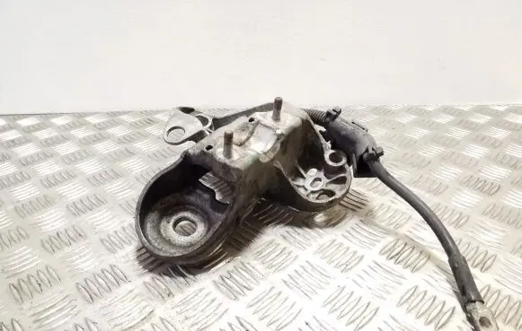 Volkswagen PASSAT B5.5 Engine mounting bracket 4B0199352B