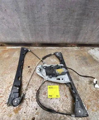 Mercedes-Benz C AMG W203 Front door window regulator with motor A2037201746