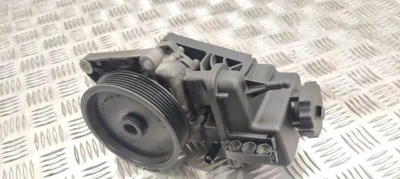 Mercedes-Benz SLK R172 Power steering pump A0064664701