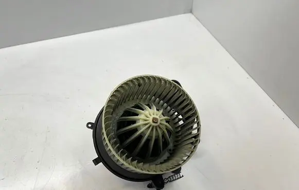 Volkswagen PASSAT B5 Heater fan/blower 740221233F 8D1820021