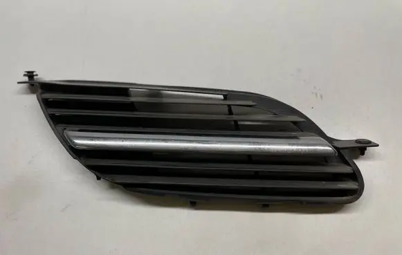 Nissan Almera Tino Front bumper upper radiator grill 62320BU00