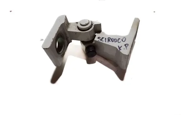 Volkswagen Scirocco Front door lower hinge 7N0831401