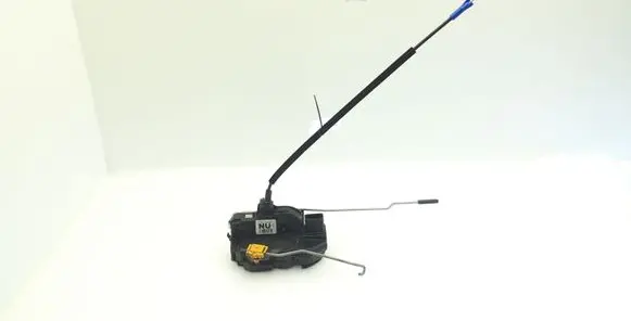 Chevrolet Cruze Front door lock 13579498 3026997