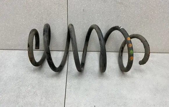 Volkswagen PASSAT B7 Front coil spring 