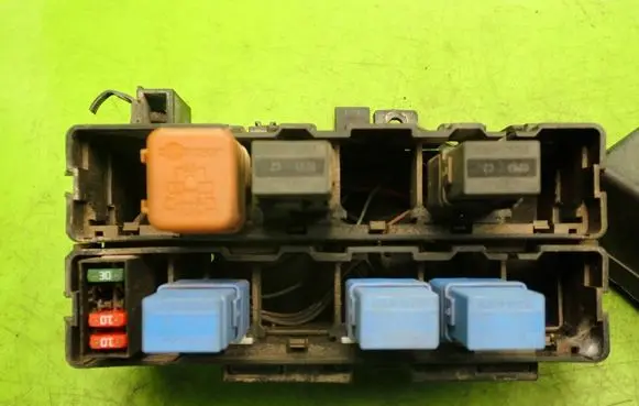 Nissan Navara Relay mounting block