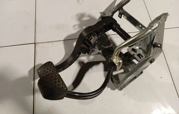 Opel Signum Brake pedal 24401376