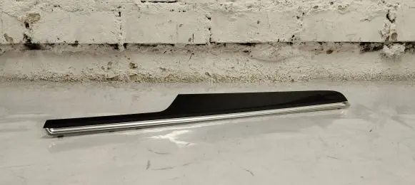 Porsche Macan (95B) Front door trim bar 95b867409d
