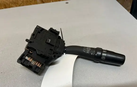 Toyota Avensis T250 Other switches/knobs/shifts 8465205170