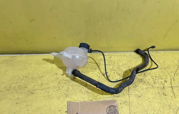 Citroen C3 Picasso Coolant expansion tank/reservoir 9800777280