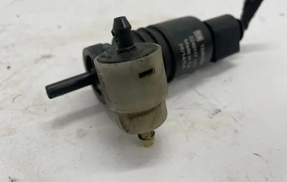 Opel Meriva B Windscreen/windshield washer pump 13250357
