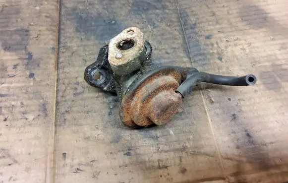 Chrysler Neon II EGR valve