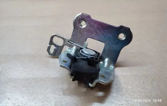 Mercedes-Benz E W212 Seat back rest lock catch A2049200572
