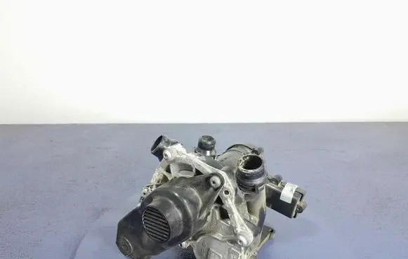 Volkswagen Tiguan Water pump 06L121600D