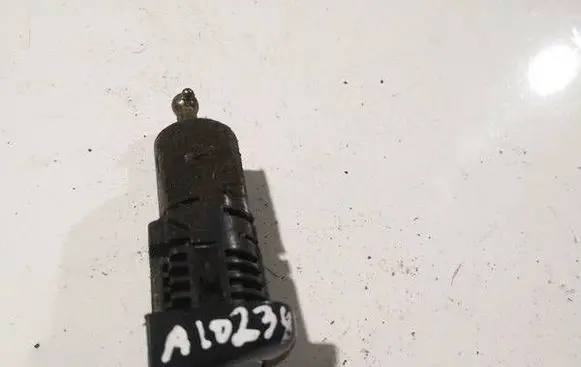Opel Zafira B Front door lock (next to the handle) 