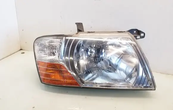Mitsubishi Pajero Headlight/headlamp E131259652