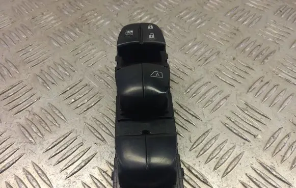 Nissan Navara D23 Electric window control switch