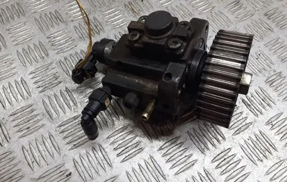 Alfa Romeo 156 Fuel injection high pressure pump 55234363