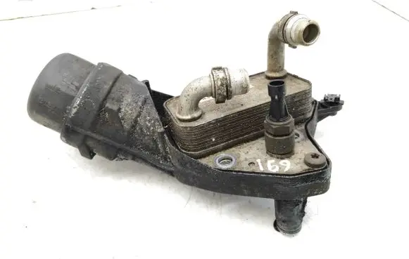 Oil filter mounting bracket