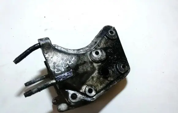 Citroen Xantia Engine mounting bracket 