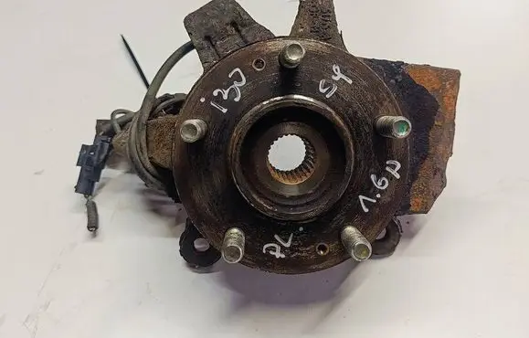 Hyundai i30 Front wheel hub spindle knuckle 302AW85F4