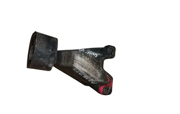 Volkswagen PASSAT B5.5 Engine mounting bracket 8D0399113AB
