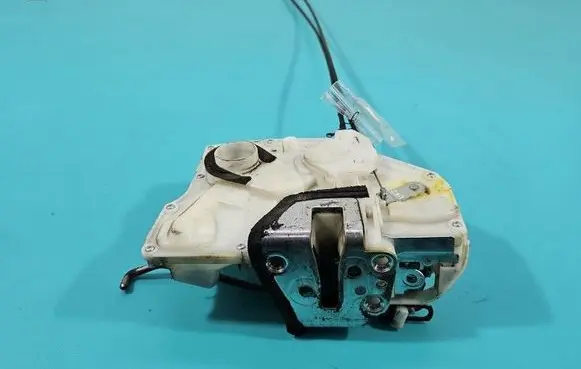 Suzuki Swift I Front door lock IMPRK1521868