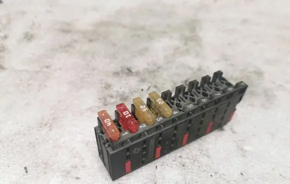 Mercedes-Benz B W246 W242 Fuse box set 0025450801 17673000000