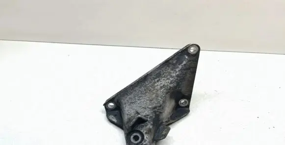 BMW 7 E65 E66 Engine mounting bracket 6770005 22116770005
