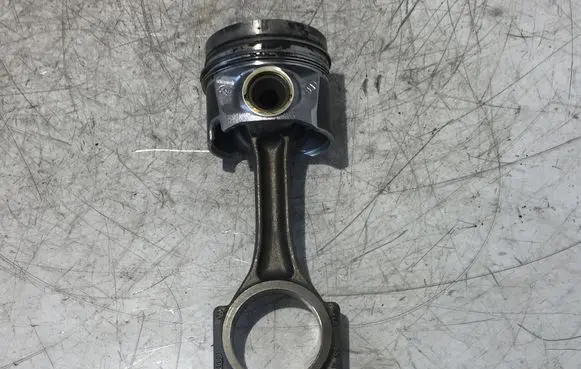 Volkswagen Transporter - Caravelle T5 Piston with connecting rod V400 038J