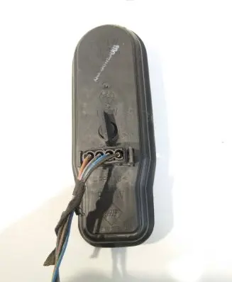 BMW 5 E39 Tail light bulb cover holder 393390 V21W 2496339