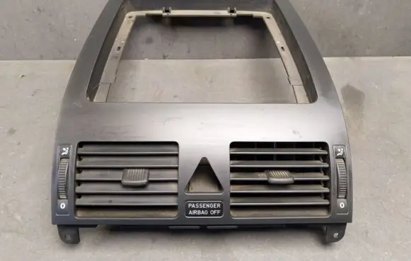 Volkswagen Touran I Dash center air vent grill 1T1819728B