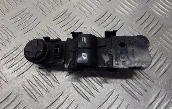 Peugeot 207 Electric window control switch E29860