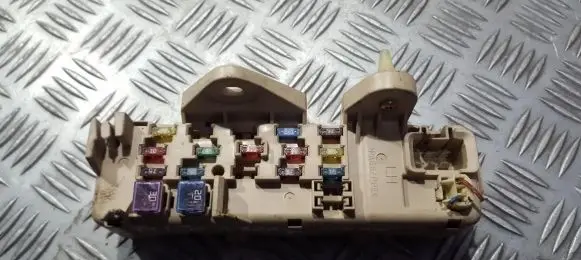 Mazda 626 Fuse box set 0B040418 0B04-0418
