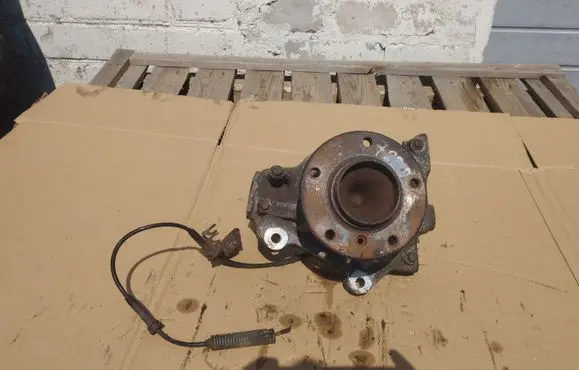 BMW 1 E81 E87 Front wheel hub 3121676444403 12201210