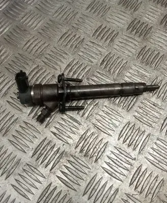 Volvo S60 Fuel injector 8658352